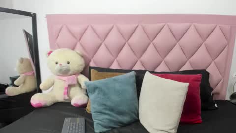 cata_gil1 online show from 10/24/25, 06:15