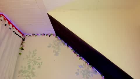 Cata green model independient online show from 01/14/25, 12:11