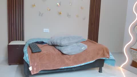 catalina online show from 01/01/25, 01:26