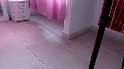 Snapshot of catalaia_stomm chatting on 01/11/25, 12:50 catalaia_stomm online show from 01/11/25, 12:50