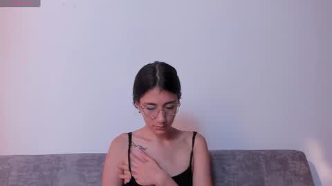 Snapshot of catalella_0 chatting on 06/27/26, 11:37 Catalella online show from 06/27/26, 11:37