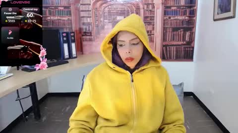 Queen Catalella online show from 12/19/25, 03:35