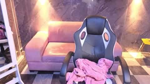 catalella_little_b online show from 07/12/26, 12:51
