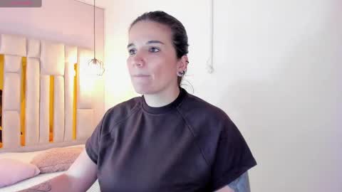 Snapshot of cataleya_sambrano chatting on 10/14/25, 10:49 Cataleya online show from 10/14/25, 10:49