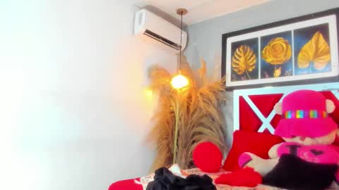 Snapshot of cataleyah_0726 chatting on 02/15/25, 04:56 cata online show from 02/15/25, 04:56