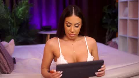 Snapshot of cataleyasyrene chatting on 04/02/26, 06:38 Cataleya online show from 04/02/26, 06:38