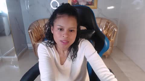 Snapshot of catalina5_s chatting on 12/19/25, 02:02 Catalina online show from 12/19/25, 02:02