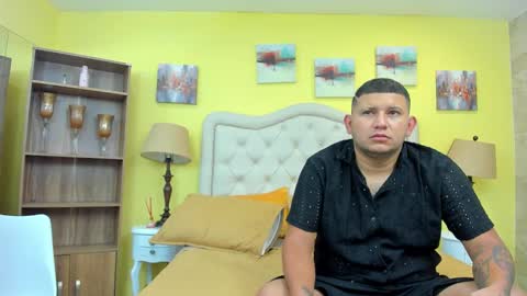 Snapshot of catalina_and_jhon chatting on 10/13/25, 01:11 Jhon and Catalina online show from 10/13/25, 01:11
