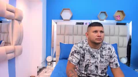 Snapshot of catalina_and_jhon chatting on 10/24/25, 12:23 Jhon and Catalina online show from 10/24/25, 12:23