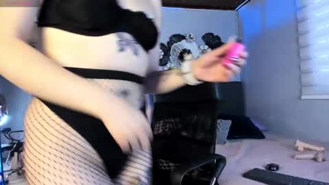Snapshot of catalina_erotic chatting on 02/24/25, 11:54 Catalina online show from 02/24/25, 11:54