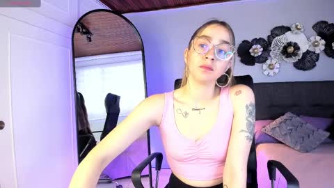 Snapshot of catalina_erotic chatting on 02/25/25, 12:34 Catalina online show from 02/25/25, 12:34