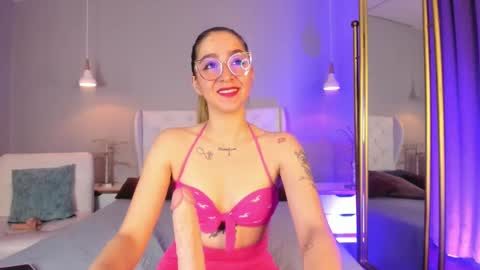 Snapshot of catalina_erotic chatting on 03/01/25, 03:16 Catalina online show from 03/01/25, 03:16