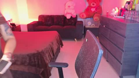 Snapshot of catalina_naughtyy chatting on 04/20/26, 03:53 Catalina online show from 04/20/26, 03:53