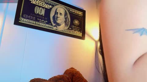 Snapshot of catalina_santana20 chatting on 03/18/26, 05:27 Catalina online show from 03/18/26, 05:27