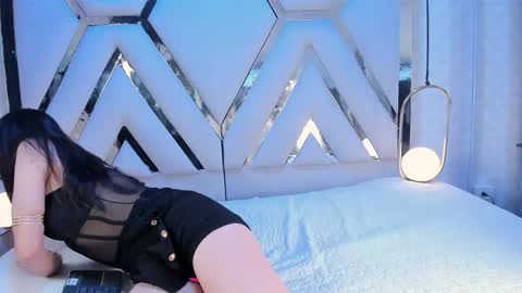 Snapshot of catarinamayer1 chatting on 10/27/25, 10:25 catarinamayer1 online show from 10/27/25, 10:25