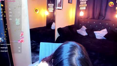 Snapshot of catboobs_ chatting on 02/25/25, 10:15 Mia online show from 02/25/25, 10:15