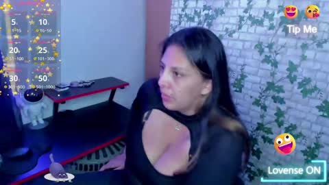 Snapshot of catboobs_ chatting on 10/30/25, 12:01 Mia online show from 10/30/25, 12:01