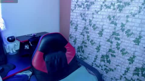 Snapshot of catboobs_ chatting on 11/04/25, 03:16 Mia online show from 11/04/25, 03:16