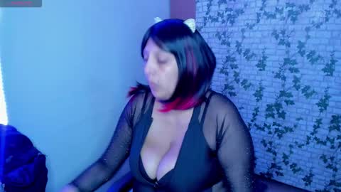 Snapshot of catboobs_ chatting on 11/19/25, 03:50 Mia online show from 11/19/25, 03:50