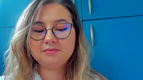 Kat online show from 02/05/25, 01:33