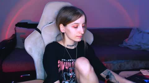 Snapshot of cath_dysphoria_ chatting on 02/14/25, 09:43 CATH online show from 02/14/25, 09:43