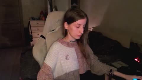 Snapshot of cath_dysphoria_ chatting on 09/17/25, 07:48 CATH online show from 09/17/25, 07:48