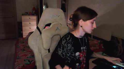 Snapshot of cath_dysphoria_ chatting on 09/23/25, 08:23 CATH online show from 09/23/25, 08:23