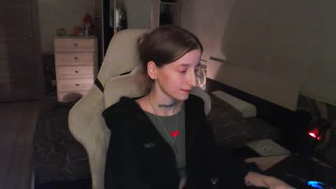 Snapshot of cath_dysphoria_ chatting on 09/30/25, 07:19 CATH online show from 09/30/25, 07:19