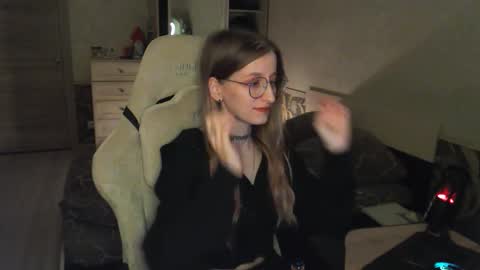 Snapshot of cath_dysphoria_ chatting on 10/06/25, 08:17 CATH online show from 10/06/25, 08:17