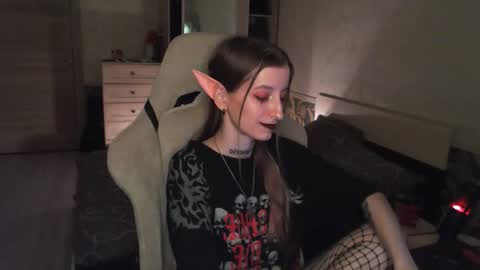 Snapshot of cath_dysphoria_ chatting on 10/31/25, 07:59 CATH online show from 10/31/25, 07:59