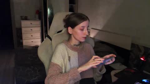 Snapshot of cath_dysphoria_ chatting on 11/06/25, 07:37 CATH online show from 11/06/25, 07:37