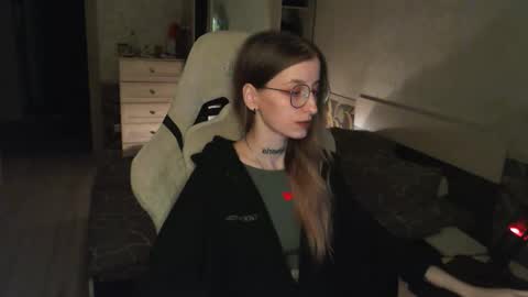 Snapshot of cath_dysphoria_ chatting on 11/14/25, 07:23 CATH online show from 11/14/25, 07:23