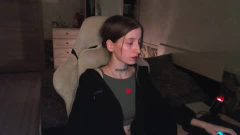 Snapshot of cath_dysphoria_ chatting on 11/17/25, 08:36 CATH online show from 11/17/25, 08:36