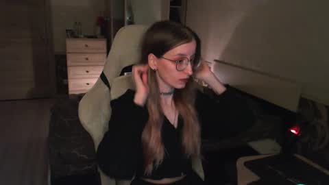 Snapshot of cath_dysphoria_ chatting on 11/22/25, 04:39 CATH online show from 11/22/25, 04:39