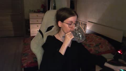 Snapshot of cath_dysphoria_ chatting on 12/04/25, 03:21 CATH online show from 12/04/25, 03:21