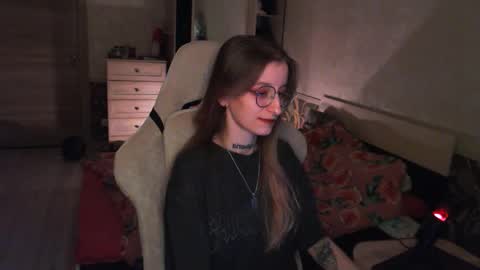 Snapshot of cath_dysphoria_ chatting on 12/15/25, 07:51 CATH online show from 12/15/25, 07:51