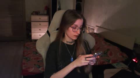 Snapshot of cath_dysphoria_ chatting on 12/16/25, 06:35 CATH online show from 12/16/25, 06:35