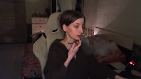 Snapshot of cath_dysphoria_ chatting on 12/21/25, 04:25 CATH online show from 12/21/25, 04:25