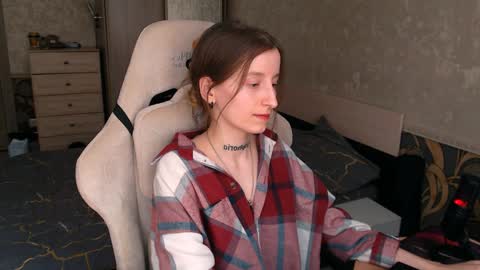 Snapshot of cath_dysphoria_ chatting on 04/04/26, 07:06 CATH online show from 04/04/26, 07:06