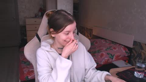 Snapshot of cath_dysphoria_ chatting on 04/23/26, 12:29 CATH online show from 04/23/26, 12:29