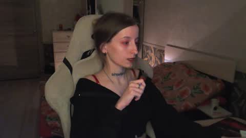 Snapshot of cath_dysphoria_ chatting on 04/25/26, 07:33 CATH online show from 04/25/26, 07:33
