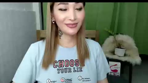 Snapshot of cathalea_toni chatting on 10/13/25, 03:39 red online show from 10/13/25, 03:39