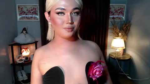 Snapshot of catherine_louise chatting on 10/07/25, 01:03 cath online show from 10/07/25, 01:03