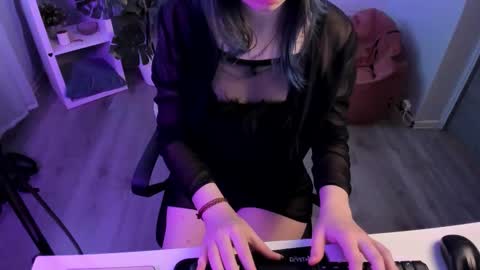 Snapshot of catherine_wine chatting on 03/18/26, 01:14 Catherine online show from 03/18/26, 01:14