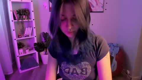 Snapshot of catherine_wine chatting on 03/27/26, 01:22 Catherine online show from 03/27/26, 01:22