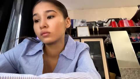 Snapshot of catherinepirs chatting on 04/15/26, 09:27 catherinepirs online show from 04/15/26, 09:27