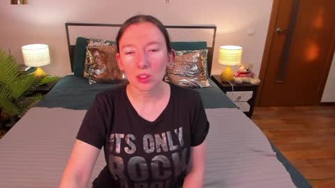 Snapshot of catherinewalls chatting on 06/06/26, 01:54 Catrin online show from 06/06/26, 01:54