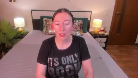 Snapshot of catherinewalls chatting on 07/05/26, 04:19 Catrin online show from 07/05/26, 04:19