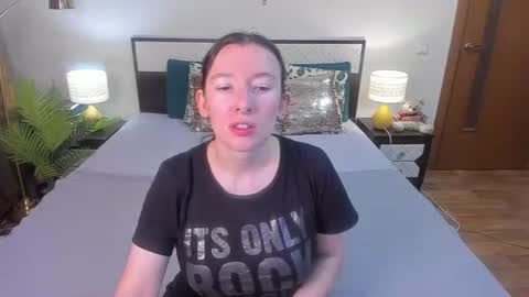 Snapshot of catherinewalls chatting on 07/06/26, 02:52 Catrin online show from 07/06/26, 02:52