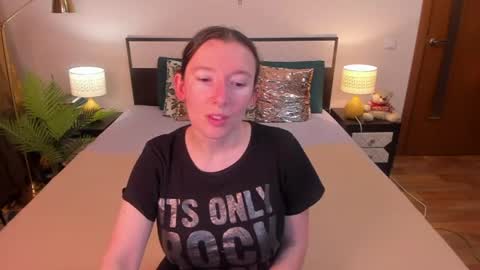 Snapshot of catherinewalls chatting on 07/07/26, 02:03 Catrin online show from 07/07/26, 02:03